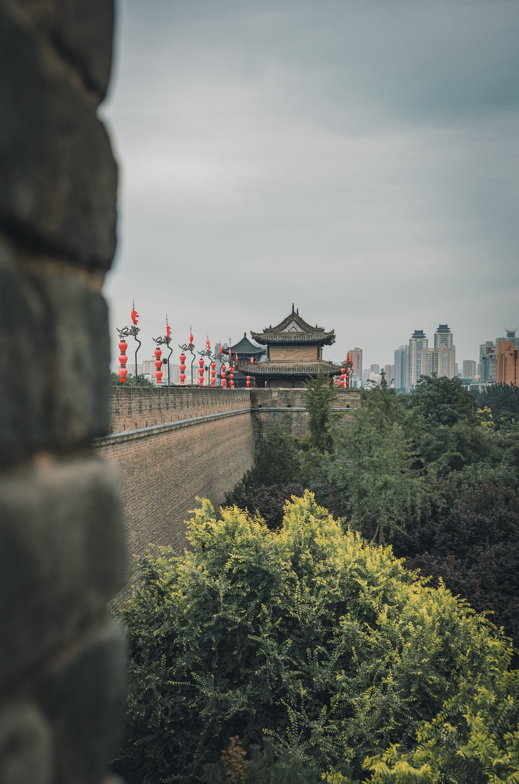 A long view along the Xi’an city wall toward a watchtower